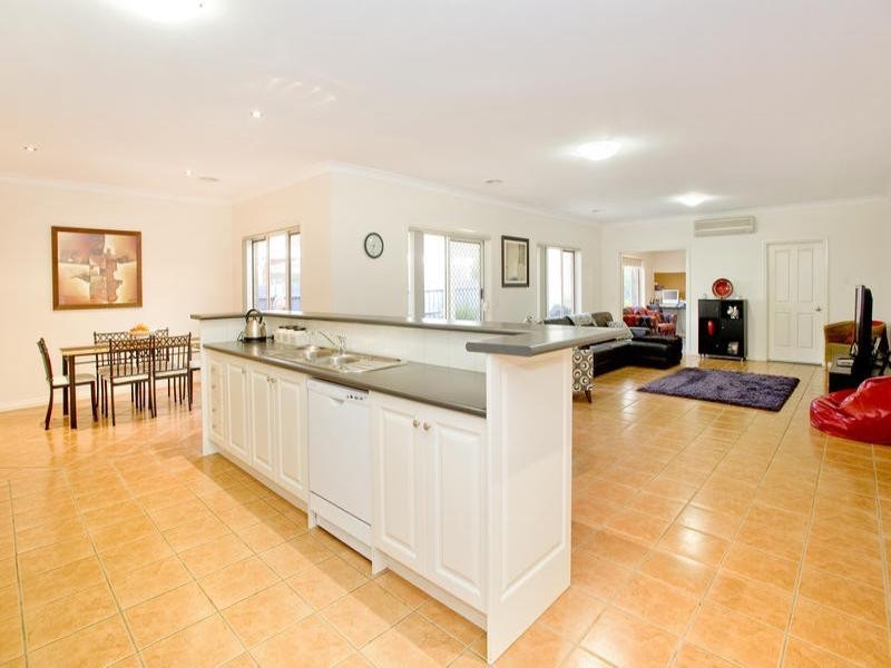 65 Lakeside Boulevard, Lara VIC 3212