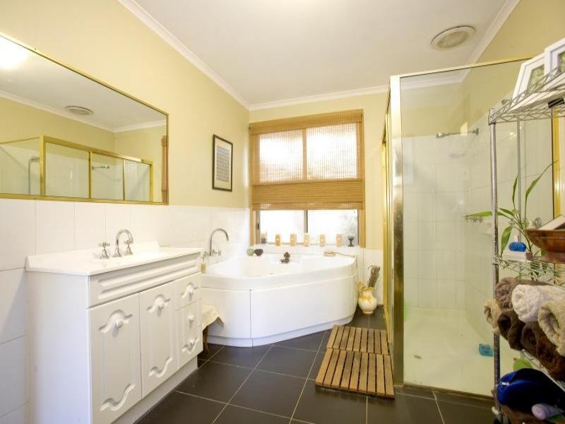 4 Currawong Court, Lara VIC 3212