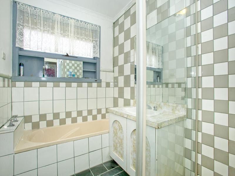 28 Atami Crescent, Corio VIC 3214