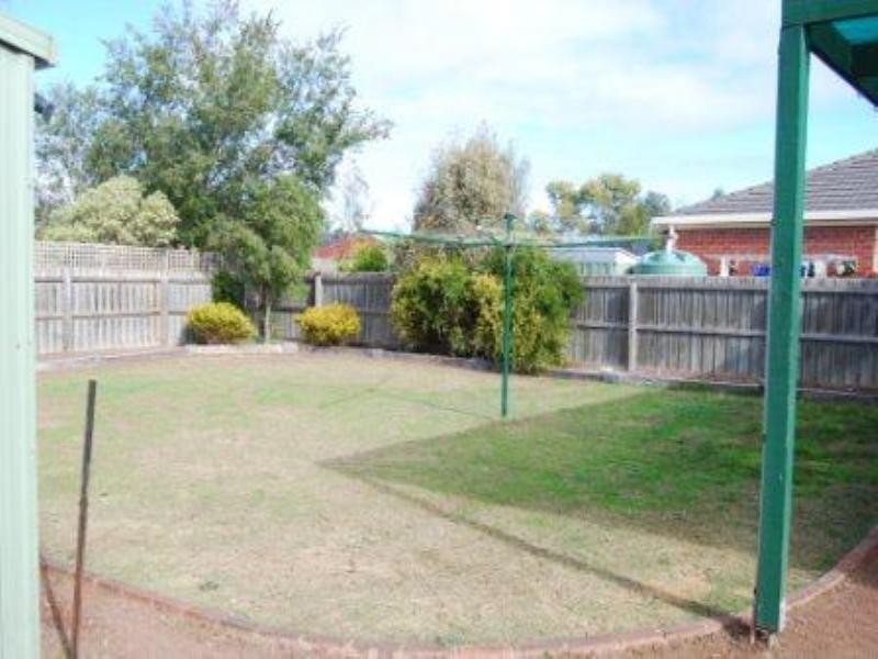 17 Looker Street, Lara VIC 3212