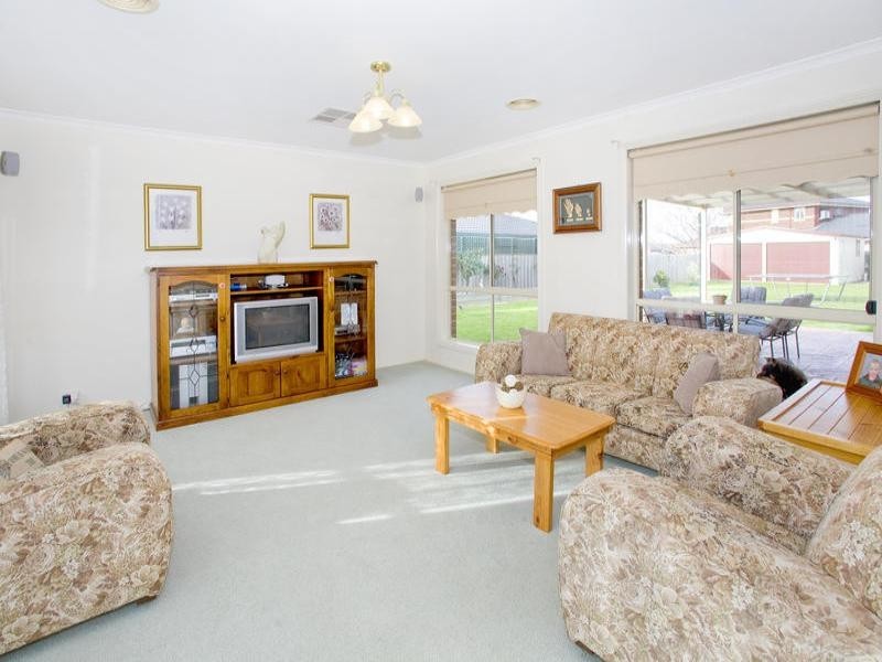 12 Canterbury Road East, Lara VIC 3212