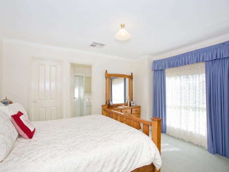 12 Canterbury Road East, Lara VIC 3212