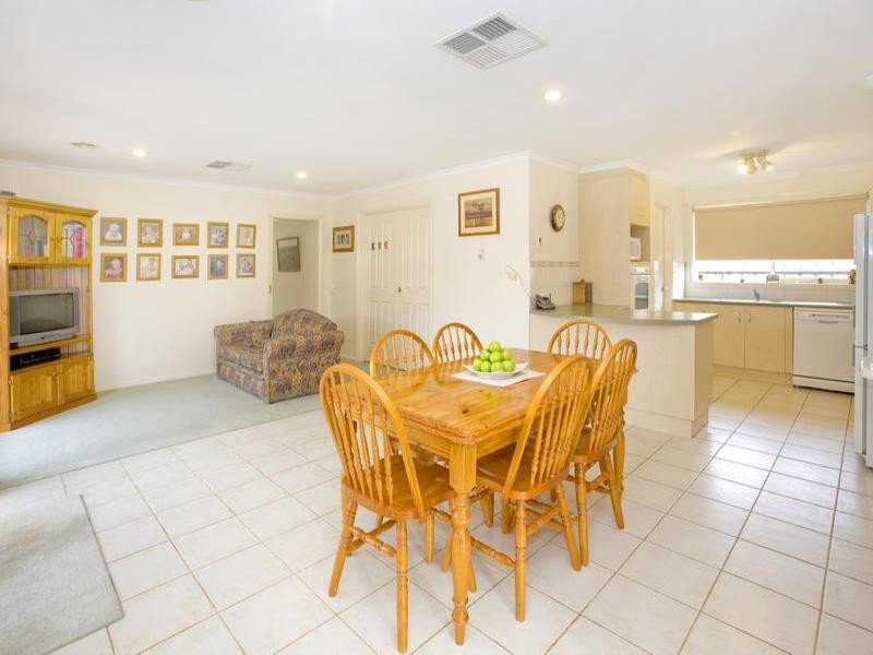 12 Canterbury Road East, Lara VIC 3212