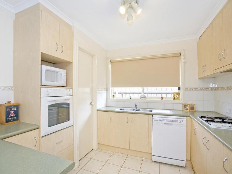 12 Canterbury Road East, Lara VIC 3212