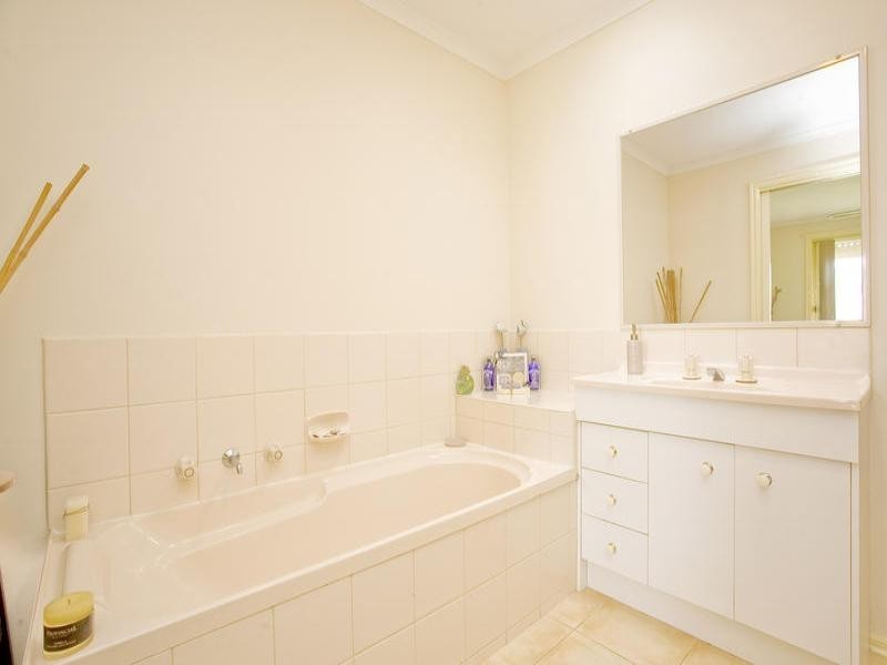 1/34 Cranbourne Drive, Corio VIC 3214