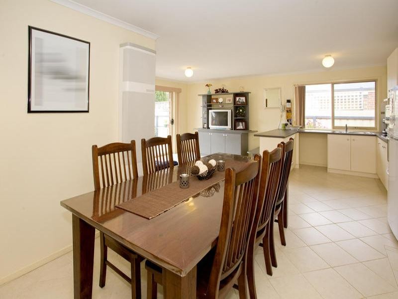 10 Redleaf Close, Lara VIC 3212