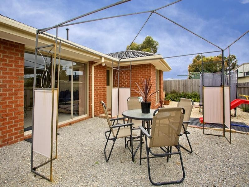 10 Redleaf Close, Lara VIC 3212