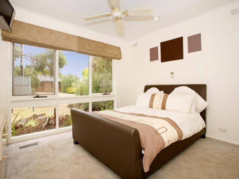 24 Sheeran Crescent, Lara VIC 3212