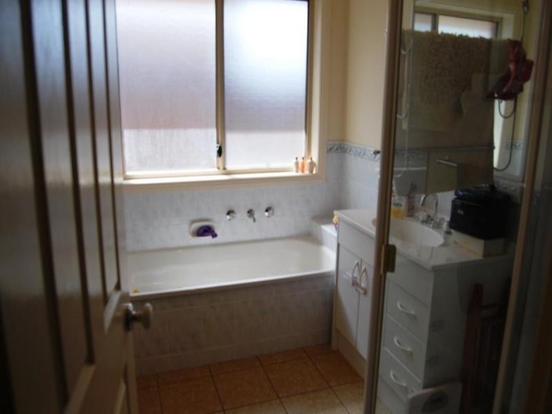 26 Country Gardens Drive, Lara VIC 3212