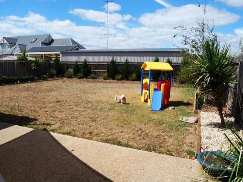 26 Country Gardens Drive, Lara VIC 3212