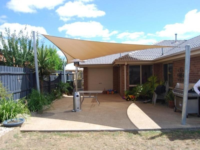 26 Country Gardens Drive, Lara VIC 3212