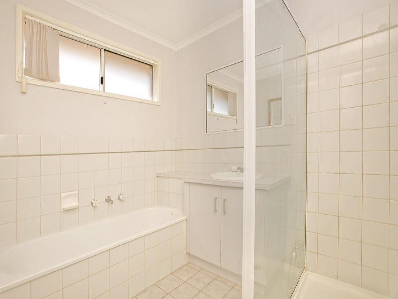 1/11 Conole Court, Lara VIC 3212