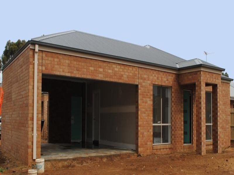 2/30 Kyema Drive, Lara VIC 3212