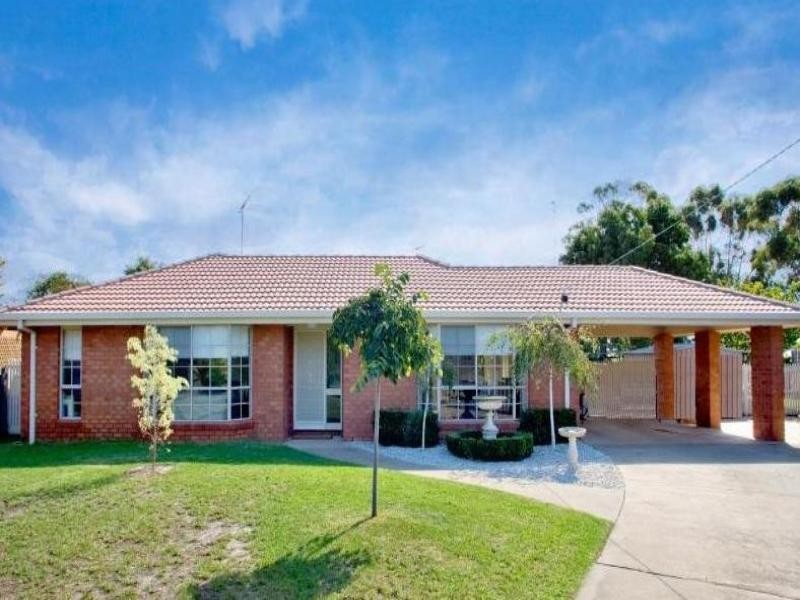 2 Newcomen Court, Lara VIC 3212