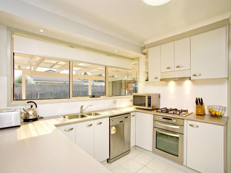 2 Newcomen Court, Lara VIC 3212