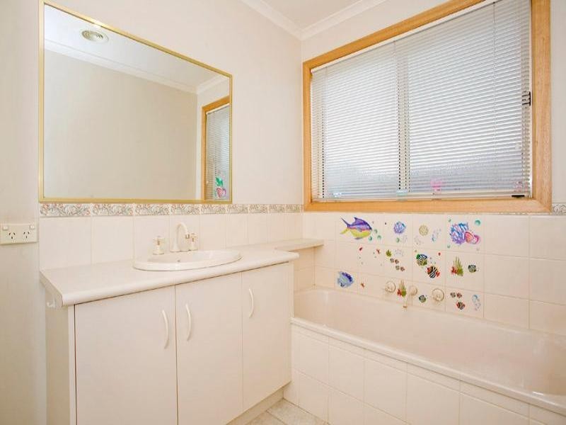 34 Lipson Drive, Lara VIC 3212