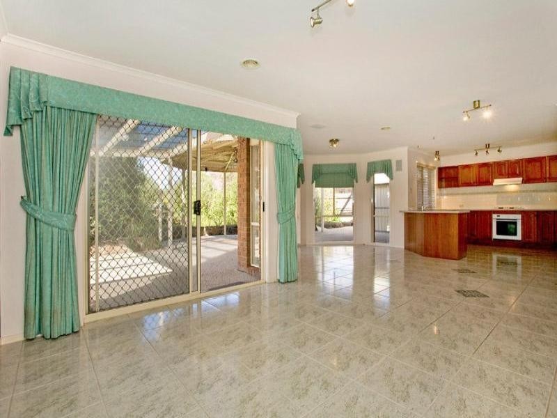 7 Lake Road, Lara VIC 3212