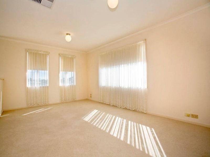 7 Lake Road, Lara VIC 3212