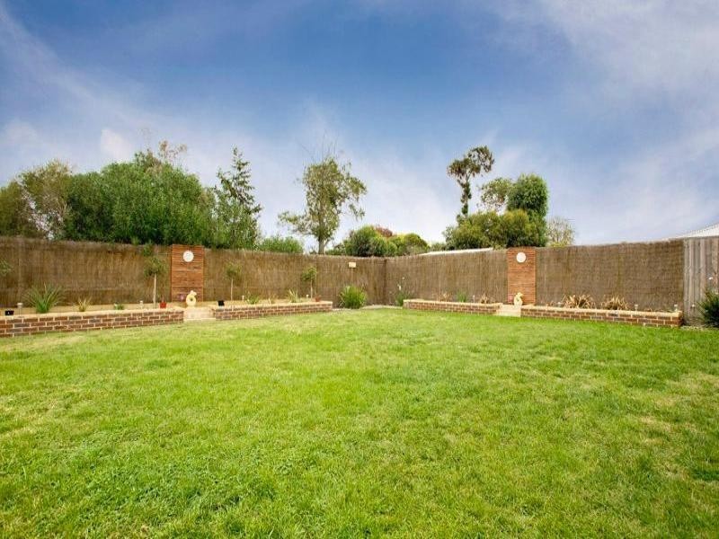 6 Nilaur Place, Lara VIC 3212