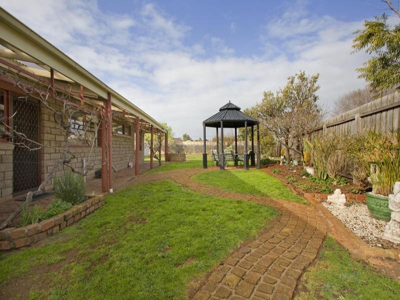 6 Rubena Crescent, Lara VIC 3212