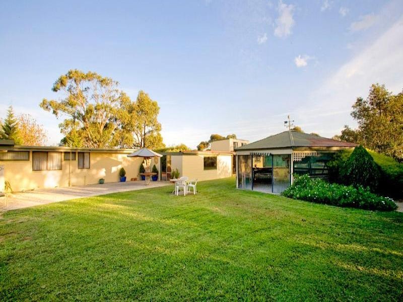 645 Old Melbourne Road, Little River VIC 3211