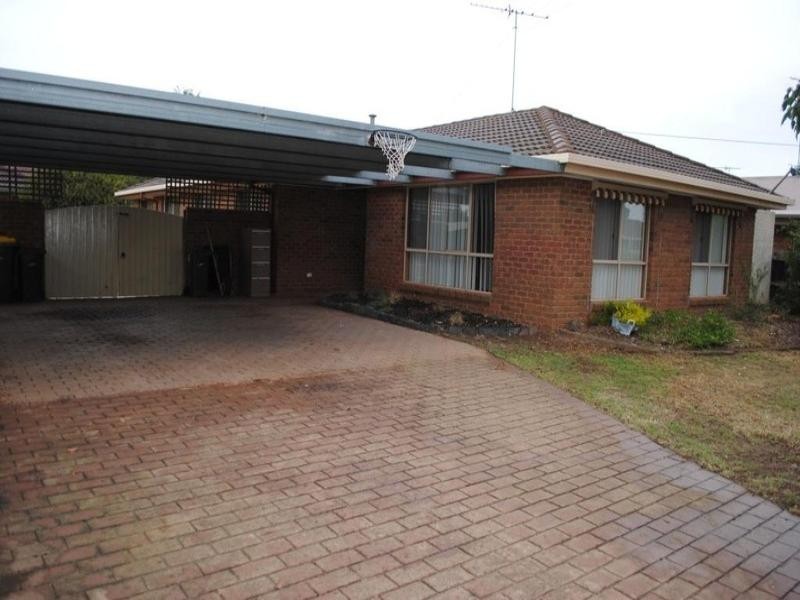 32 Henderson Drive, Lara VIC 3212