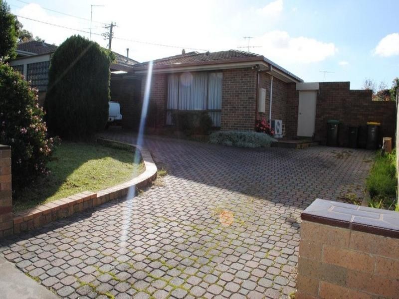 31 Dunsmore Road, Highton VIC 3216