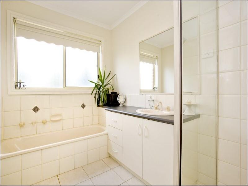 12 Ryan Place, Lara VIC 3212