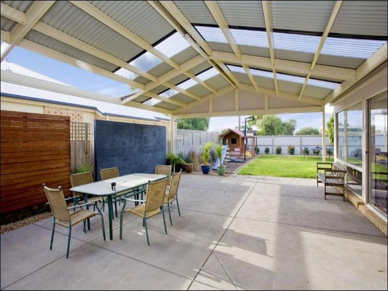 7 Greenleaf Drive, Lara VIC 3212