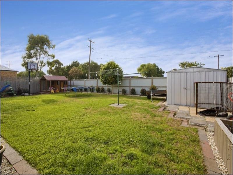 7 Greenleaf Drive, Lara VIC 3212