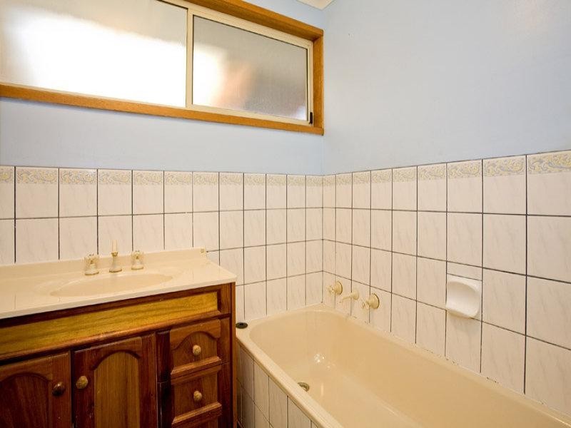 6 Orbit Drive, Whittington VIC 3219