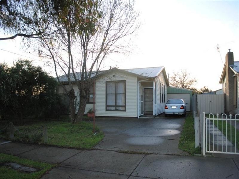 102 Robin Avenue, Norlane VIC 3214