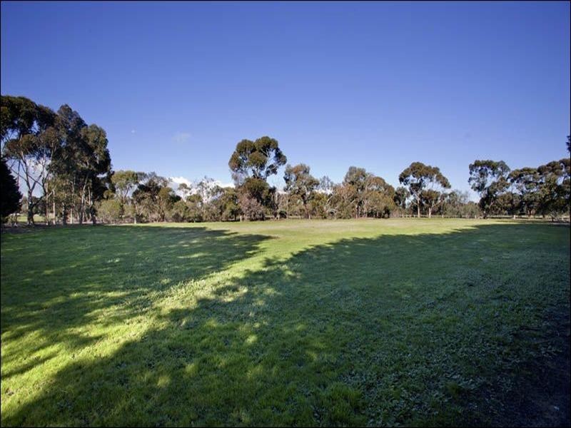 15 Glenoe Drive, Lara VIC 3212