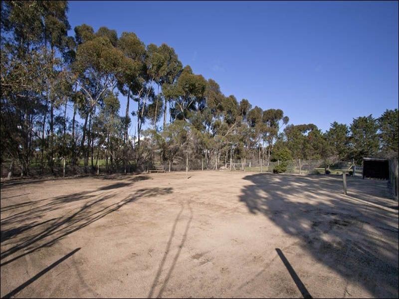 15 Glenoe Drive, Lara VIC 3212