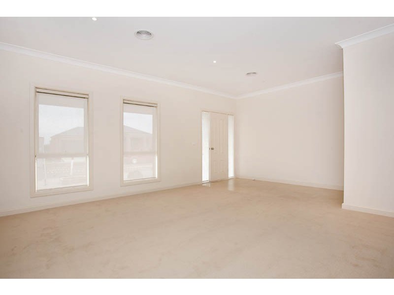 53 Moorhen Drive, Lara VIC 3212