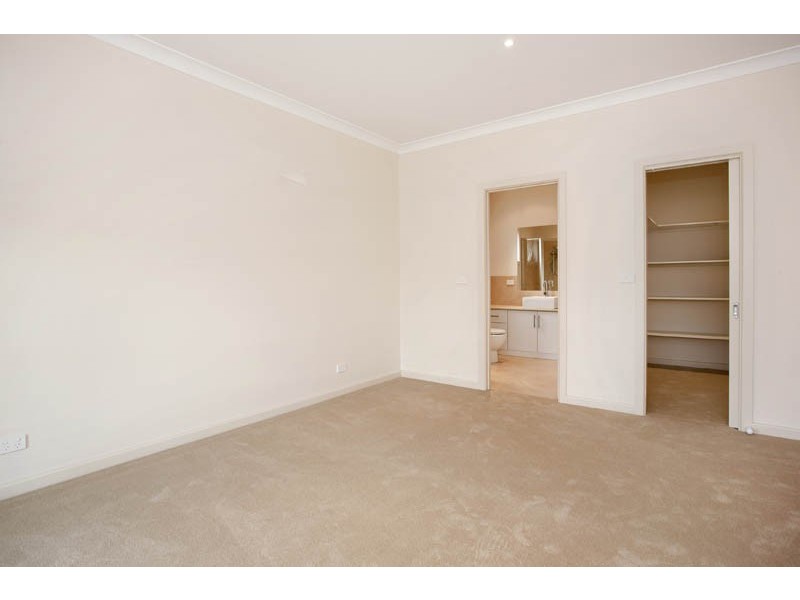 53 Moorhen Drive, Lara VIC 3212