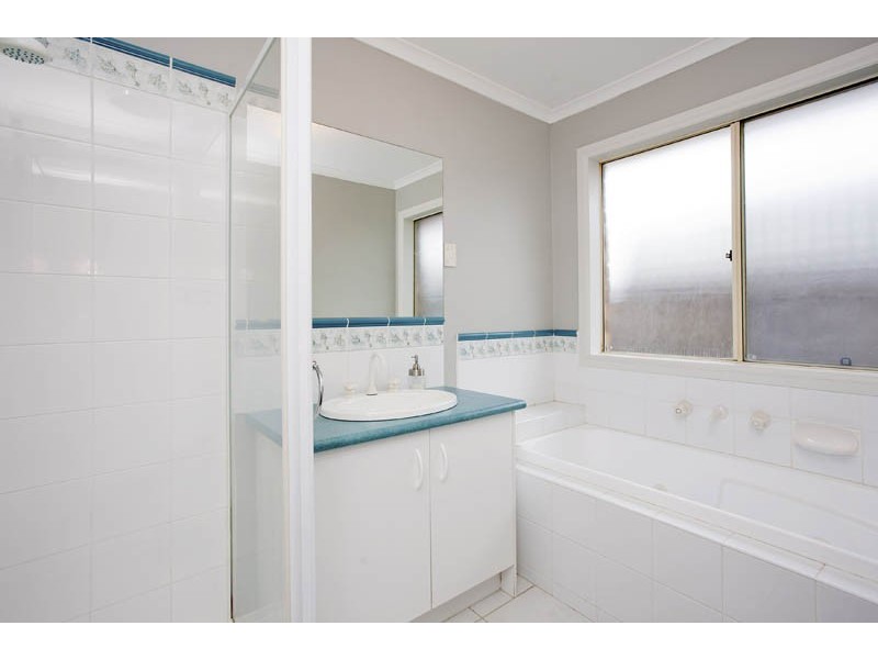 14 Canterbury Road East, Lara VIC 3212