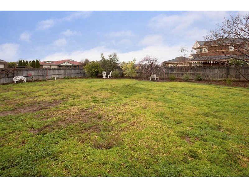 14 Canterbury Road East, Lara VIC 3212