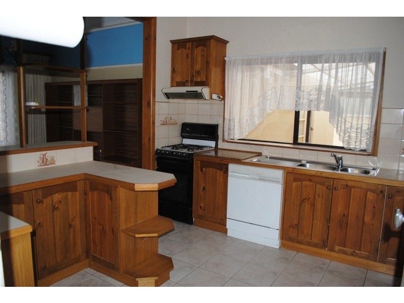 2 Walsh Grove, North Geelong VIC 3215