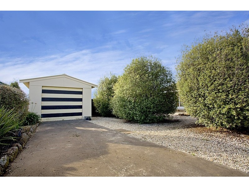 42 Forest Road, Lara VIC 3212