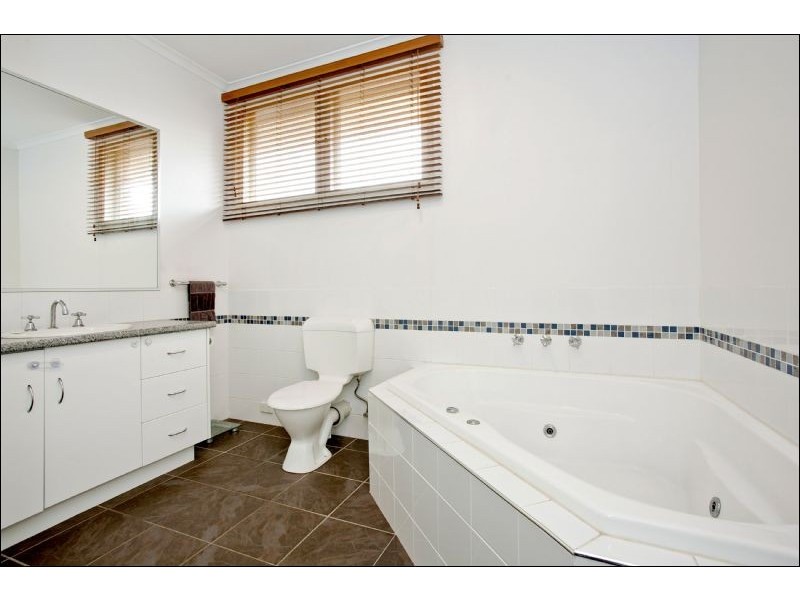 13 Flinders Avenue, Lara VIC 3212