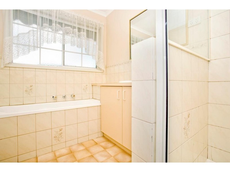 1/28 Cameron Crescent, Lara VIC 3212