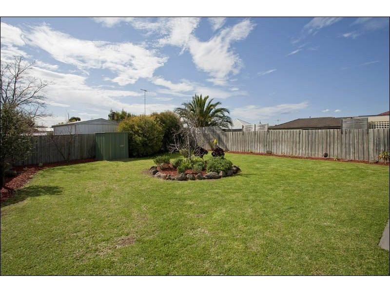 11 The Esperence, Lara VIC 3212