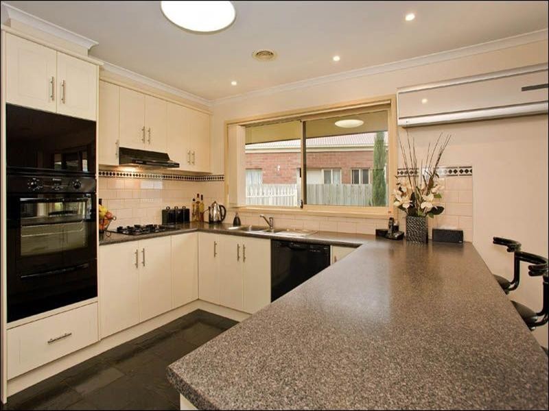 17 Stefan Court, Lara VIC 3212