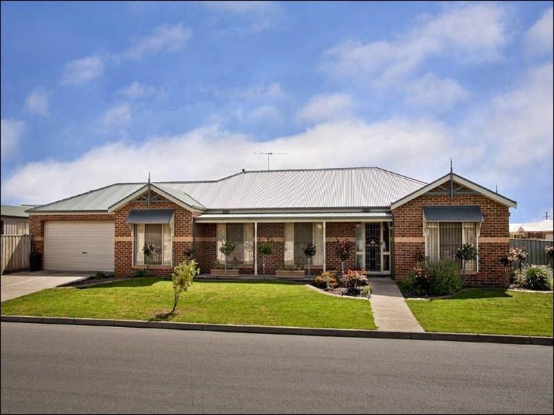 18 Greenleaf Drive, Lara VIC 3212