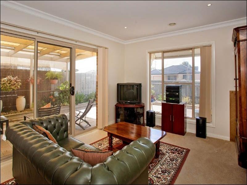 18 Greenleaf Drive, Lara VIC 3212