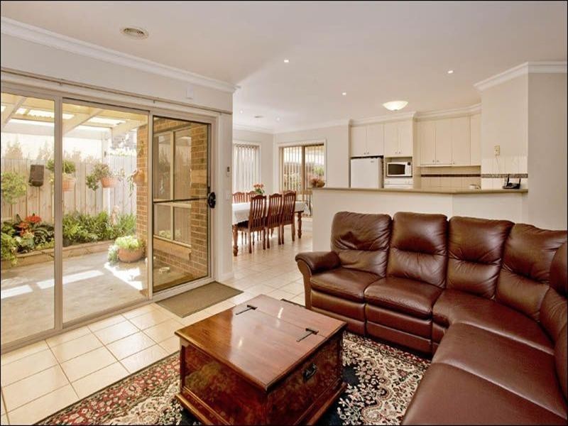 18 Greenleaf Drive, Lara VIC 3212
