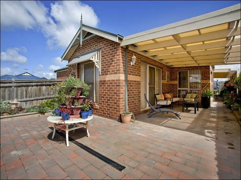 18 Greenleaf Drive, Lara VIC 3212
