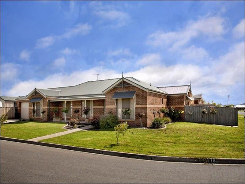 18 Greenleaf Drive, Lara VIC 3212