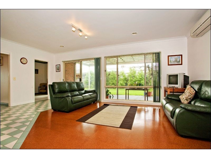 8 The Esperence, Lara VIC 3212